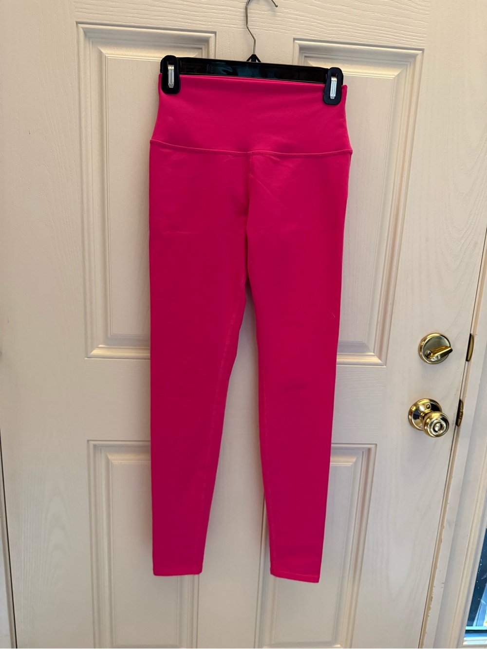 Alo bright pink leggings